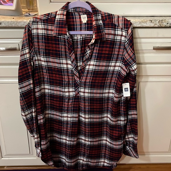 GAP Tops - NWT Gap Red White & Blue Flannel Pullover size Medium
